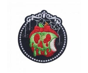 Patch Ecusson Thermocollant Conte de fées Pomme empoisonnée 5 x 5,50 cm