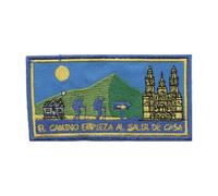 Patch El Camino Empieza al Salir de Casa | Écusson brodé avec pèlerins et cathédrale de Santiago | 9,5 x 4,8 cm