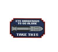 Patch « It's Dangerous to Go Alone Take This Gaming », 8 bits rétro, bordure bleu marine et rouge, matériau PVC, 8,8 x 4,5 cm