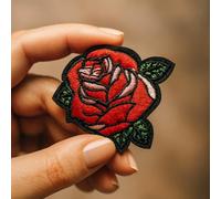 Patch Thermocollant Rose Rouge Brodé (5,6 x 5,1 cm) - Style Tattoo Old School Vintage - Écusson Décoratif DIY pour Veste, Jean, Sacs - Réparation Facile au Fer