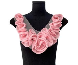 Patchs floraux plissés en polyester recyclable pour une mode durable et une amélioration de la décoration de la maison