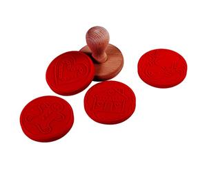 patisse 13962 - Lot de 4 décors et un tampon à biscuits thème Alsace - gingerman, maison pain d’épices, cœur, renne - tampon corps bois têtes rondes interchangeables - hauteur 6cm