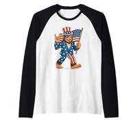 Patriotic Bigfoot Rocks 4th of July Funny Sasquatch USA Flag Manche Raglan