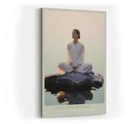 Paul Sinus Tableau mural 120 x 80 cm Awakened Woman - Portrait méditatif d'une femme en robe blanche, assise sur un rocher dans l'eau au lever du soleil, images modernes dans des tons doux