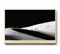 Paul Sinus Tableau mural 75 x 50 cm Motif Shadows Across the Silent Hills - Paysage noir et blanc avec figurines sur collines, symbole de silence, de mouvement et d'éphémère