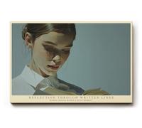 Paul Sinus Tableau mural 90 x 60 cm Reflection Through Written Lines portrait doux d'une jeune femme qui est profondément baignée dans un livre et délicatement éclairée par la lumière.