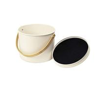 Pebbly - Seau à Compost d'intérieur en Métal - 7 L - avec Grande Anse en Bambou Naturel et Filtre Charbon Amovible - Couleur Crème - Se manipule d'une Seule Main, Facile à Porter au composteur