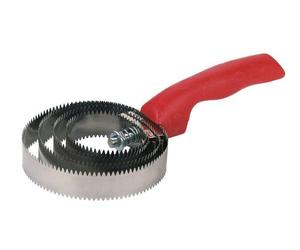 Peigne en spirale Kerbl pour chevaux et bovins, diamètre 10,5 cm