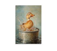 Peinture à l'huile animale d'un canard éclaboussant joyeusement dans une petite baignoire ronde, l'eau qui brille sur un fond pastel argenté. Décoration murale moderne à suspendre - Impression murale