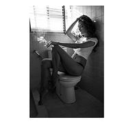 Peinture sur toile représentant une femme fumant dans les toilettes - Poster et impression - Figurine noire et blanche - Décoration de salle de bain - 80 x 120 cm - Avec cadre