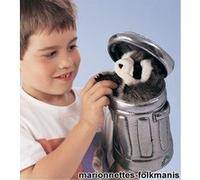 Peluche raton laveur dans une poubelle 58 cm de la marque Folkmanis G