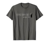 Pepper Spray First, Apologize Later. - T-shirt coupe classique T-Shirt