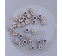 Perles pour lettres, 30 pièces, 6x6 mm, blanches avec or, carrées, lettre M