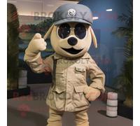 Personnage De Costume De Mascotte Redbrokoly Commando Beige Habillé D'un Short En Jean Et De Bonnets Multicolore