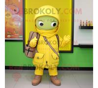 Personnage De Costume De Mascotte Redbrokoly Commando Jaune Citron Habillé D'un Sweat À Capuche Et De Sacs À Main Multicolore
