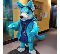 Personnage De Costume De Mascotte Redbrokoly Cyan Dingo Habillé D'un Manteau Et De Porte-Clés Multicolore