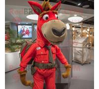 Personnage De Costume De Mascotte Redbrokoly D'âne Rouge Habillé D'un Short Cargo Et D'épingles À Cravate Multicolore