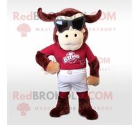 Personnage De Costume De Mascotte Redbrokoly De Boeuf Marron Stroganoff Vêtu D'une Mini Jupe Et De Lunettes De Soleil Multicolore