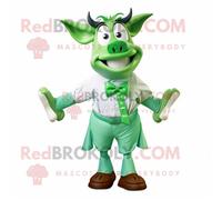 Personnage De Costume De Mascotte Redbrokoly De Boeuf Vert Stroganoff Habillé D'un Bermuda Et De Noeuds Papillon Multicolore