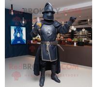 Personnage De Costume De Mascotte Redbrokoly De Chevalier Médiéval De La Marine Habillé Avec Une Robe De Cocktail Et Des Gants Multicolore
