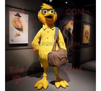 Personnage De Costume De Mascotte Redbrokoly De Corbeau Jaune Habillé D'une Chemise Oxford Et De Sacs À Main Multicolore