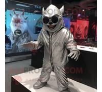 Personnage De Costume De Mascotte Redbrokoly De Démon Argenté Habillé D'un Coupe-Vent Et De Lunettes De Soleil Multicolore