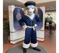 Personnage De Costume De Mascotte Redbrokoly De Fer À Cheval De La Marine Habillé D'une Robe Fourreau Et D'épingles À Cheveux Multicolore