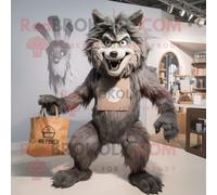 Personnage De Costume De Mascotte Redbrokoly De Loup-Garou Gris Habillé D'un T-Shirt Graphique Et De Sacs Fourre-Tout Multicolore