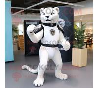 Personnage De Costume De Mascotte Redbrokoly De Panthère Blanche Vêtu D'une Robe Fourreau Et De Ceintures Multicolore