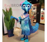 Personnage De Costume De Mascotte Redbrokoly De Paon Bleu Habillé D'une Robe Portefeuille Et De Sacs Fourre-Tout Multicolore