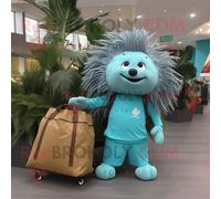 Personnage De Costume De Mascotte Redbrokoly De Porc-Épic Cyan Habillé D'un Pantalon Cargo Et De Sacs Fourre-Tout Multicolore