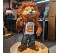 Personnage De Costume De Mascotte Redbrokoly De Porc-Épic De Rouille Habillé D'un Jean Bootcut Et De Porte-Clés Multicolore