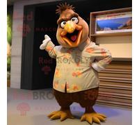 Personnage De Costume De Mascotte Redbrokoly De Poulet Au Beurre Brun Habillé D'un Bermuda Et De Boucles D'oreilles Multicolore