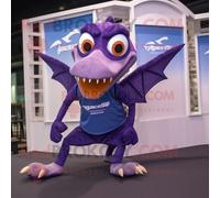 Personnage De Costume De Mascotte Redbrokoly De Ptérodactyle Violet Vêtu D'un Short De Course Et De Bretelles Multicolore