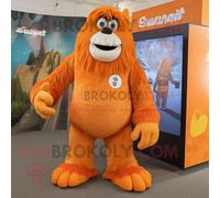 Personnage De Costume De Mascotte Redbrokoly De Sasquatch Orange Habillé D'un Combishort Et De Cravates Multicolore