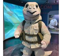 Personnage De Costume De Mascotte Redbrokoly De Tortue De Mer Blanche Habillé D'une Parka Et De Bretelles Multicolore