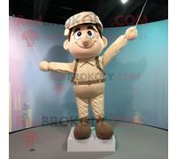 Personnage De Costume De Mascotte Redbrokoly De Trapéziste Beige Vêtu D'un Short Cargo Et De Cummerbunds Multicolore
