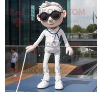 Personnage De Costume De Mascotte Redbrokoly Funambule Blanc Vêtu D'un Jean Et De Lunettes De Soleil Multicolore