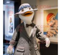 Personnage De Costume De Mascotte Redbrokoly Grey Goose Habillé D'un Gilet Et De Chapeaux Multicolore