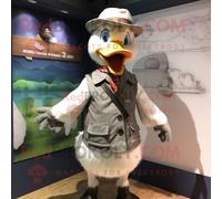 Personnage De Costume De Mascotte Redbrokoly Grey Goose Habillé D'un Gilet Et De Chapeaux Multicolore