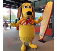 Personnage De Costume De Mascotte Redbrokoly Hot Dogs Jaune Habillé D'un Short De Bain Et De Noeuds Papillon Multicolore