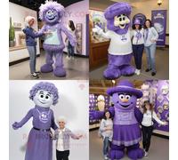 Personnage De Costume De Mascotte Redbrokoly Lavande Guinness Habillé Avec Un Jean Maman Et Des Colliers Multicolore