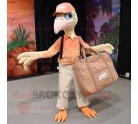 Personnage De Costume De Mascotte Redbrokoly Peach Archaeopteryx Habillé D'un Pantalon Cargo Et De Sacs Fourre-Tout Multicolore
