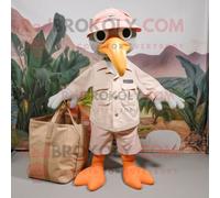 Personnage De Costume De Mascotte Redbrokoly Peach Archaeopteryx Habillé D'un Pantalon Cargo Et De Sacs Fourre-Tout Multicolore