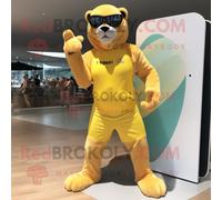 Personnage De Costume De Mascotte Redbrokoly Puma Jaune Habillé D'un Maillot De Bain Et De Pinces À Chaussures Multicolore