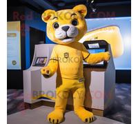 Personnage De Costume De Mascotte Redbrokoly Puma Jaune Habillé D'un Rash Guard Et De Portefeuilles Multicolore