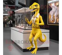 Personnage De Costume De Mascotte Redbrokoly Velociraptor Jaune Habillé D'une Robe Portefeuille Et De Colliers Multicolore