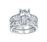 Personnalisez Une Bague De Fiançailles Et De Mariage Traditionnelle Avec Une Pierre Centrale Solitaire Taille Princesse 2Ct Et Des Pierres Latérales Cz Carrées En Argent Sterling .925 Personnalisable.