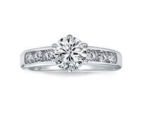 Personnalisez Une Bague De Fiançailles Solitaire Ronde Brillante De 2Ct Aaa Cz Zircon Cubique À 6 Griffes S En Argent Sterling .925 Avec Des Pierres Latérales Cz Serties En Rail Personnalisables.