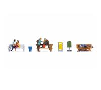 Noch 15238 – Personnes sur des bancs